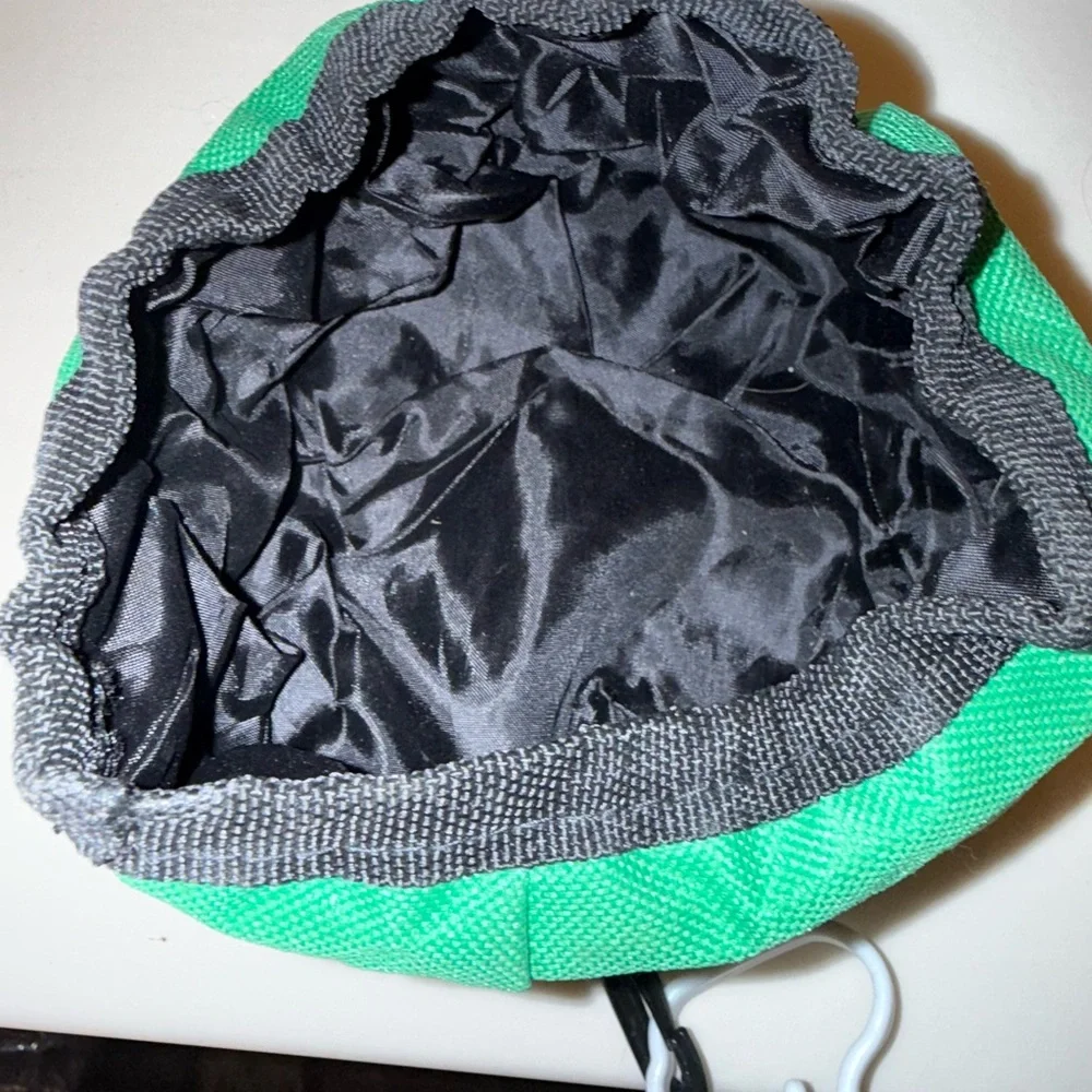 Green and Black Portable & Collapsible Dog & Cat Food with Clip